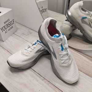 New with imperfections Men's Brooks Levitate 2 running shoe size 8